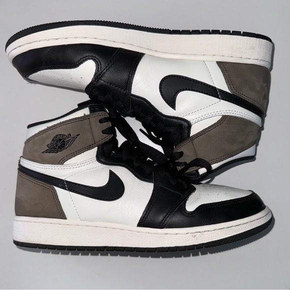 Jordan 1 Retro High Dark Mocha (GS) - Picture 1 of 4